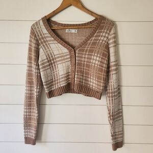 Women's Hollister Size Medium Cropped Sweater in a tan and white plaid pattern